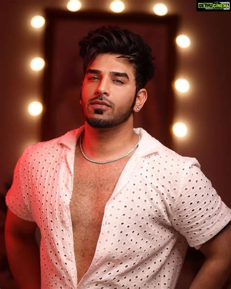 Paras Chhabra Wiki, Biography, Age, Gallery, Spouse and more