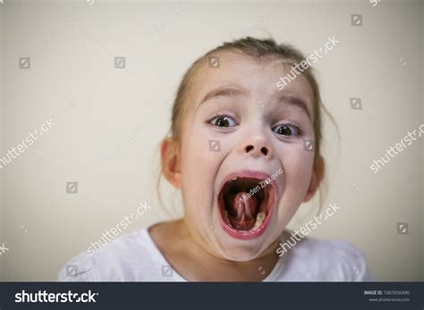 Little Girl Open Mouth Space Copy Foto Stok 1067656490 | Shutterstock