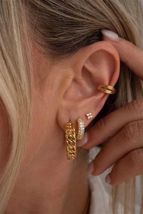 Perfect Your Earrings Stack | Ear jewelry, Minimalist ear piercings ...