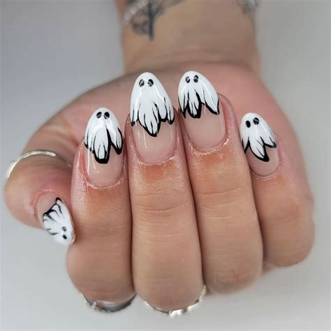 21 Spooky Halloween Nails - Sparkling Boy Ideas