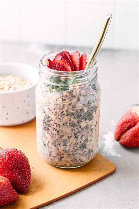 Strawberry Overnight Oats ⋆ Plant-Based Refrigerator Oats!