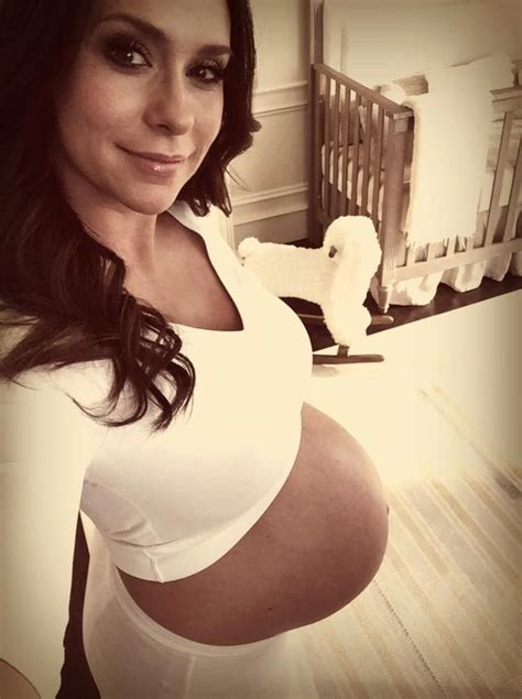 Jennifer Love Hewitt pregnant : r/PregCelebs