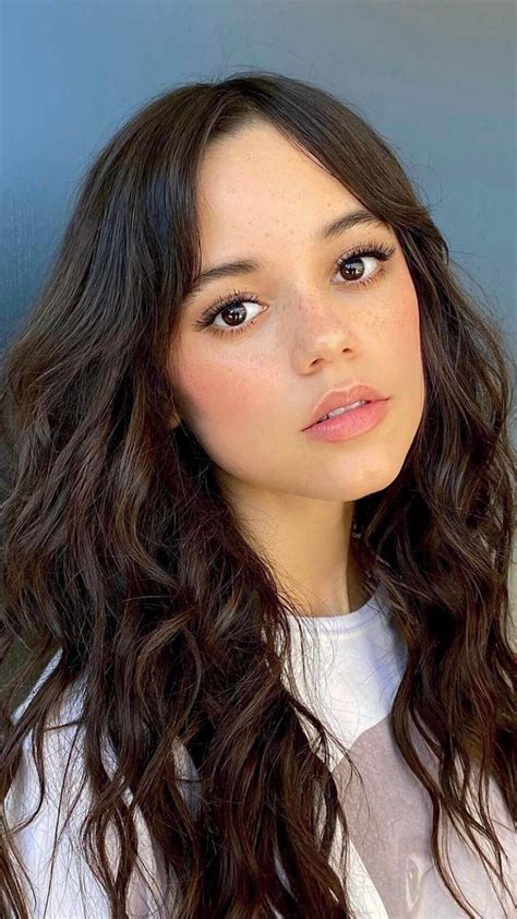 motard adlı kullanıcının Jenna Ortega panosundaki Pin, 2025 | Kadın