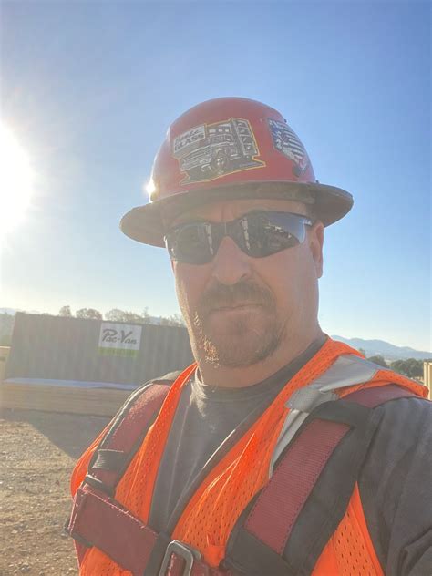 KKBN 93.5 FM - 93.5 KKBN Country