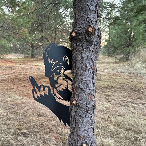 Bigfoot metal art showing middle finger - vitmetal