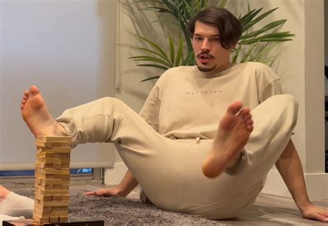 Vladislav Litvinenko's feet