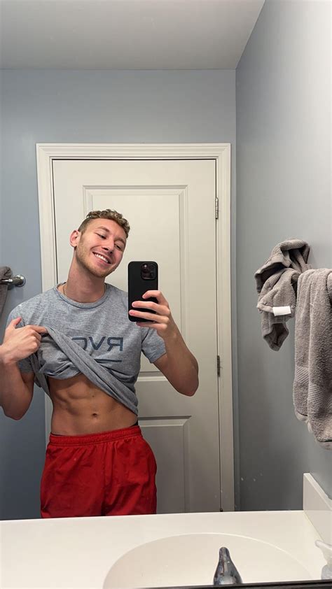 Do someone want to jerk together : r/yolostuds