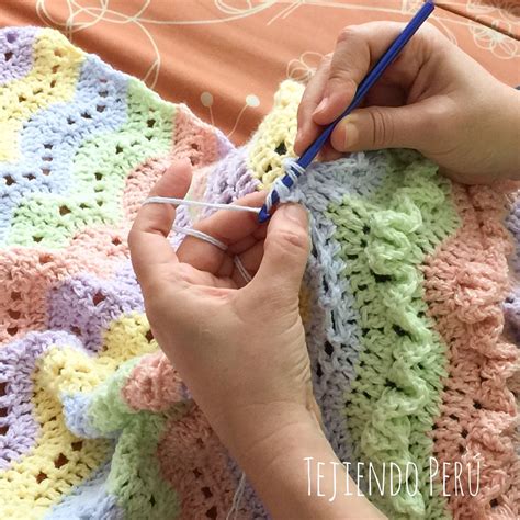 Tutorial: manta o cobija en zigzag con ondas en wiggle crochet en ...