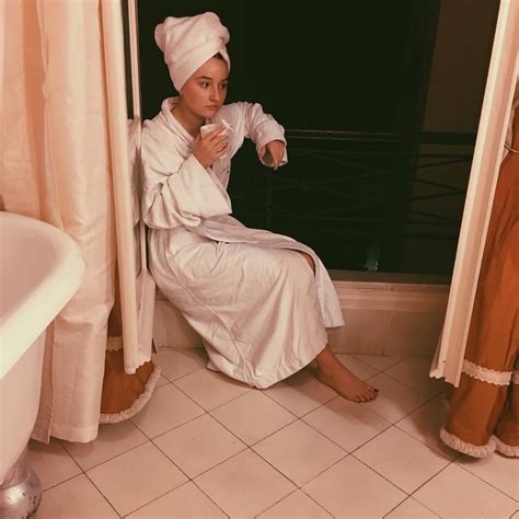 Kaitlyn Dever's Feet