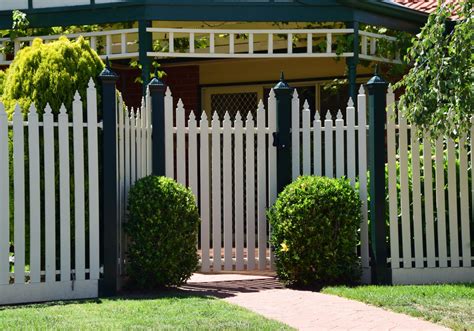 Picket Fencing Ballarat - Adroit Fencing and Gates