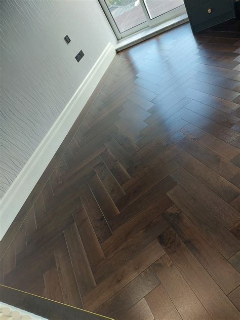 Istoria Bespoke Walnut Select Grade Herringbone | Herringbone wood ...