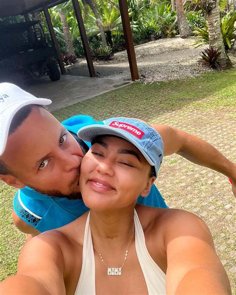 Inside Stephen Curry, Wife Ayesha Curry's Beach Vacation: Photos | Us ...