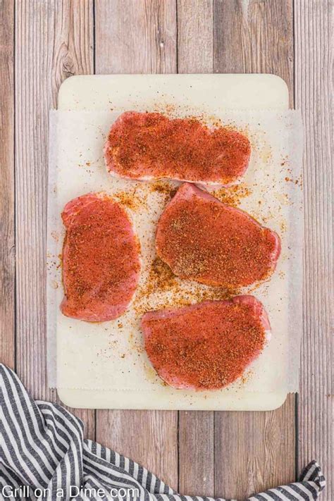 Grilled Boneless Pork Chops - grillonadime.com