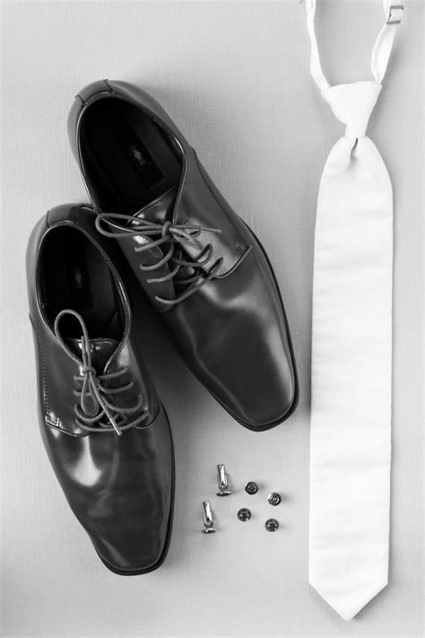 DoubleTree Bay City Wedding | Kenzie + Brad - kaitlyncolephotography.com