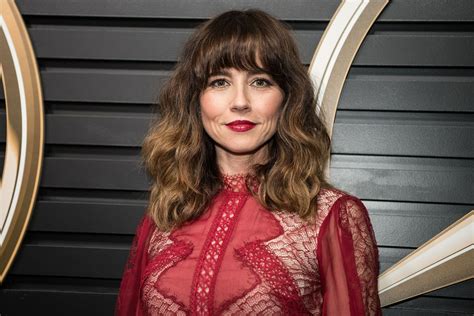 Linda Cardellini | Biography, Freaks and Geeks, Dead to Me, Scooby-Doo ...