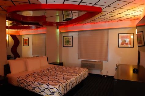 Honeymoon Suite - Pelham Garden Motel | Bronx NY