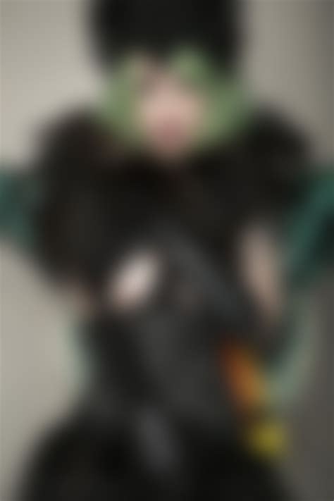 Vivid Vivka - Queen of Moths [MIC] (X-Post from /r/VividVivka) : GirlswithNeonHair