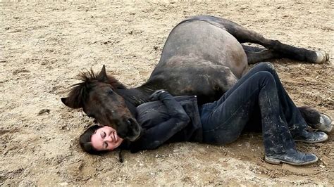 The incredible bond between human and horse | Horse and human, Horses ...