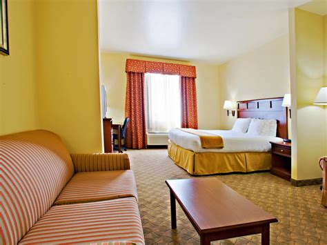 Affordable Hotel in Levelland, TX | Holiday Inn Express & Suites Levelland