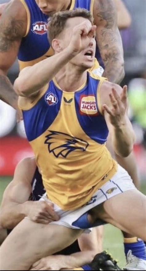 AFL pulling grabs shorts exposed 🏉 : r/SimplySporty