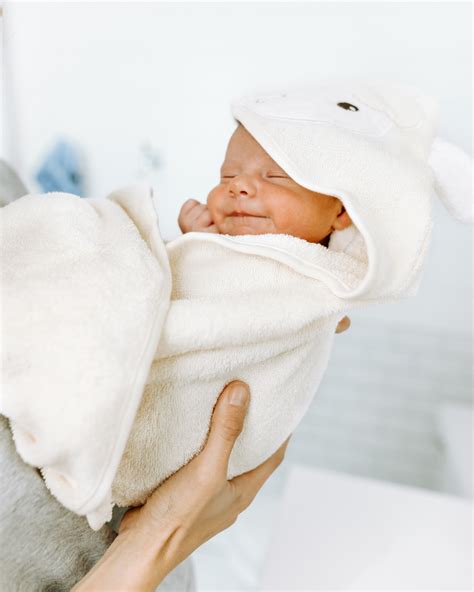 5 Hacks for Stress-Free Baby Bath Time | Hello Fashion