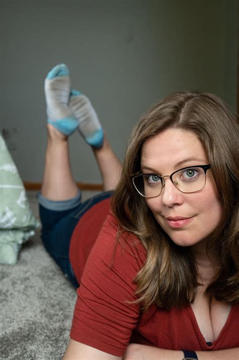 You know you can see me with way less clothes on my OnlyFans 😘 : r/Foot_Fetish_Creators