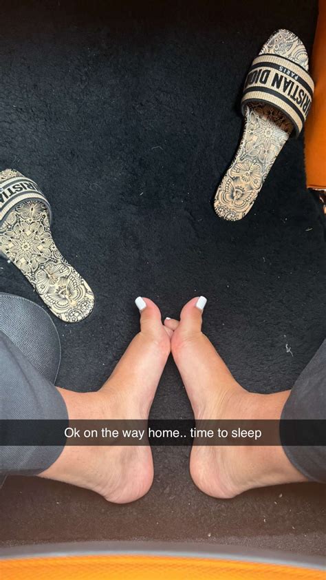 Camilla Araújo feet | FeetDatabase.com