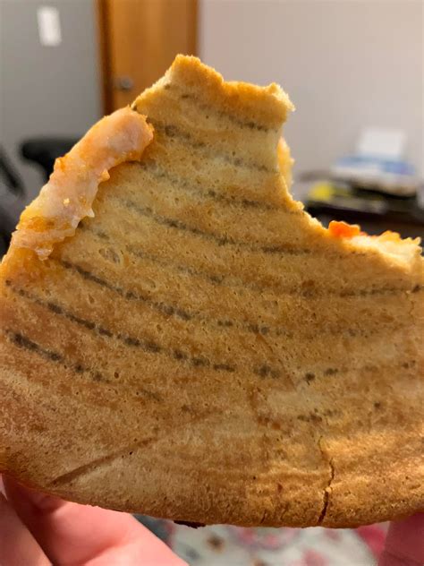 What are these rings on the bottom of my frozen pizza crust? : r ...