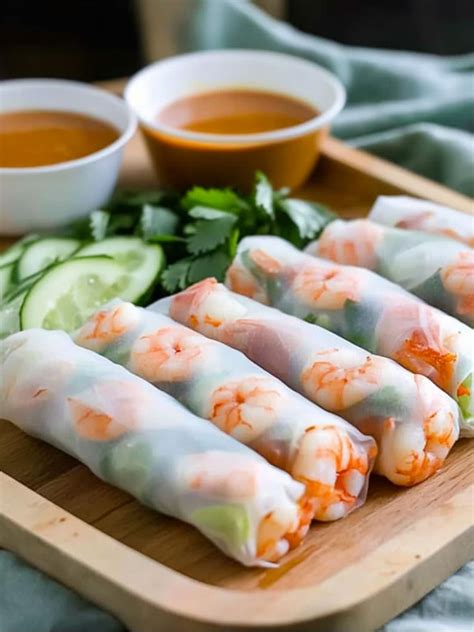 Vietnamese Healthy Spring Rolls With Peanut Butter Sauce