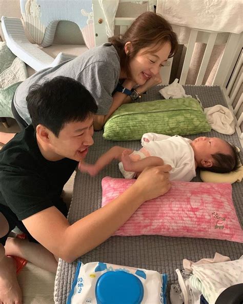 [HanCinema's News] Cha Hyun-woo and Hwang Bo-ra Maintain a Low Profile ...