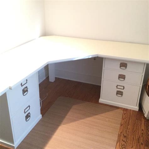 581 Pottery Barn White Corner Desk | EstateSales.org