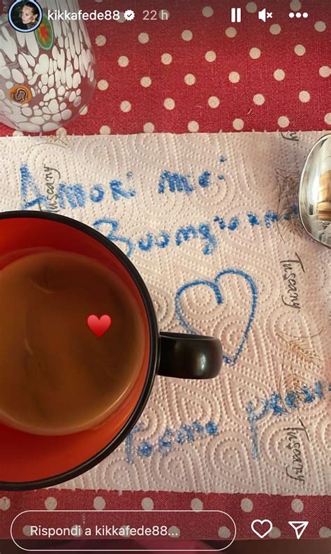 "Ecco il pancino!". Federica Pellegrini è incinta: la foto parla da ...