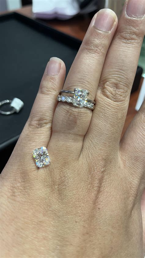 In case you wanted to see what a 9x7 and 8x6 radiant moissy looks like ...