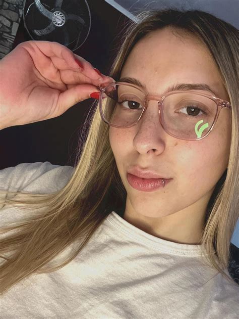 My husband broke up with me so I decided to share my nudes : r/GeorgiaCuckolds