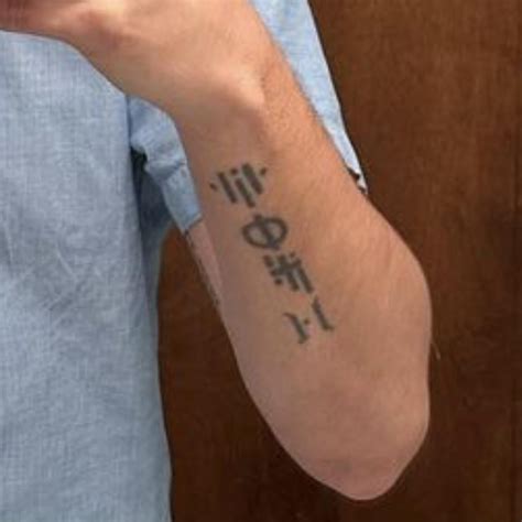 Does anyone know what Tyler's tattoos mean and WHY? : r/twentyonepilots