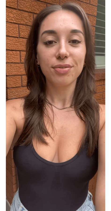 Abby Boom : r/HotFemaleComedians