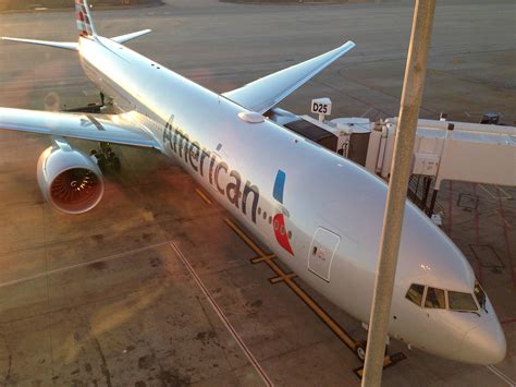 Novo Boeing 777-300ER da American Airlines retorna ao Brasil na rota ...