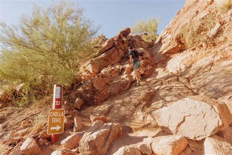 Hiking Camelback Mountain, AZ: Echo Canyon vs Cholla Trail