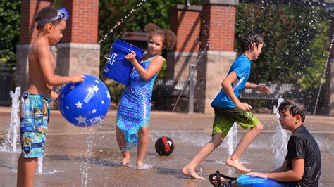 Upstate SC waterparks, lakes, splash pads to visit with kids and pets.