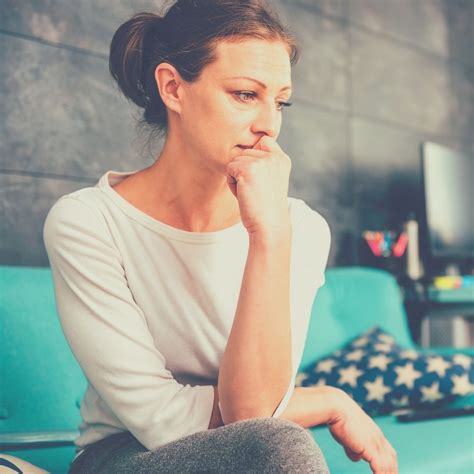 9 Examples of Manipulative Sentences & Phrases People Use