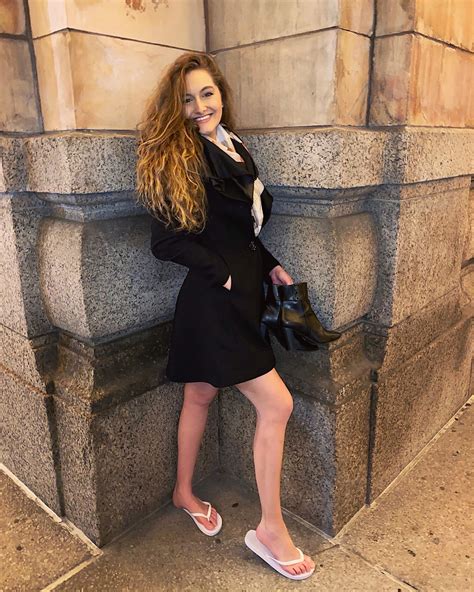 Kelly Lynn Reiter's feet