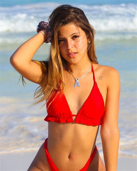 Ignacia Antonia en bikini (FOTOS) - BellasEnBikini