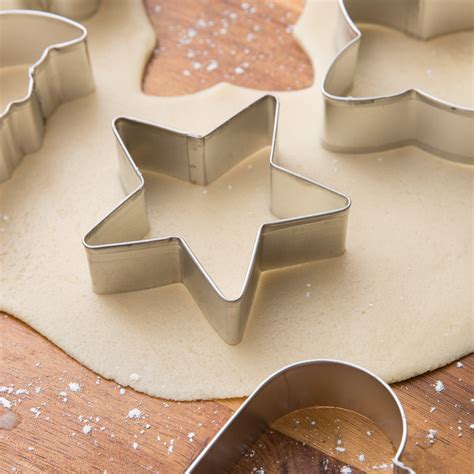Wilton 2308-1235 6-Piece Metal Basic Shapes Cookie Cutter Set