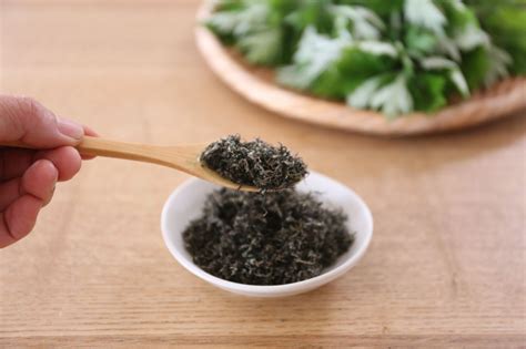 Mugwort Tea: Delicious Drink with Plenty of Healthy Benefits