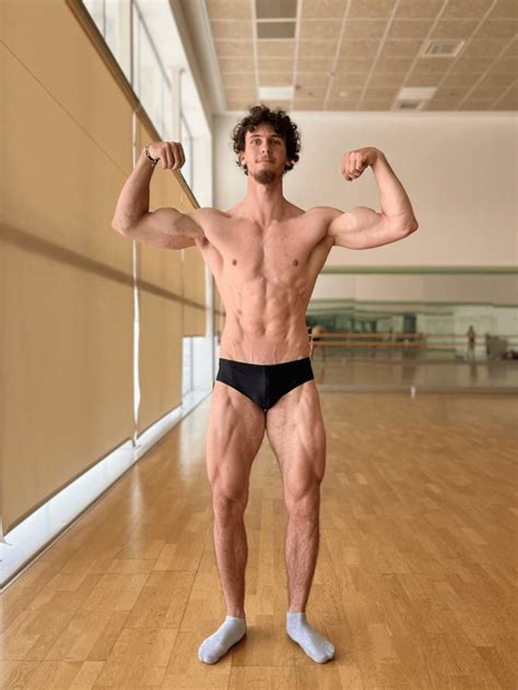 Update! 3 weeks out from my first competition. M19/188cm/77.4kg (6'2 ...