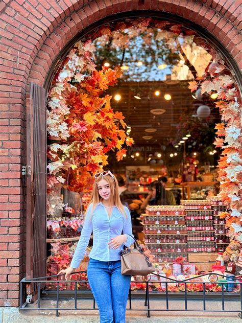 Sarah Sophia (@imsarah.s) - Urlebird