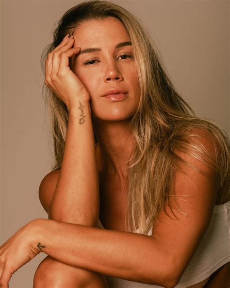 Vanessa Vailatti | A melhor namorada do mundo e a pior solteira da face da terra 🤪 É TUDO MEME ...