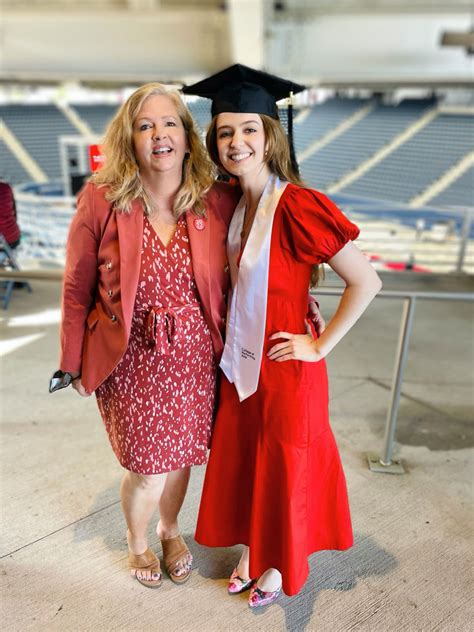 Casual Grad Party Outfits: 10 Stylish and Comfortable Looks for Your ...