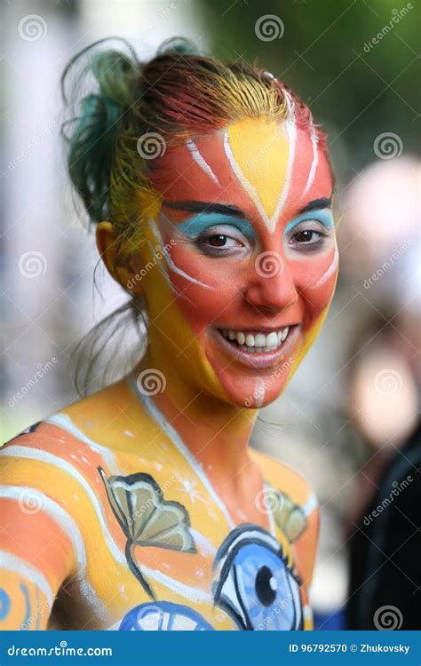 Artists Paint 100 Fully Nude Models of All Shapes and Sizes during 4th NYC Body Painting Day ...