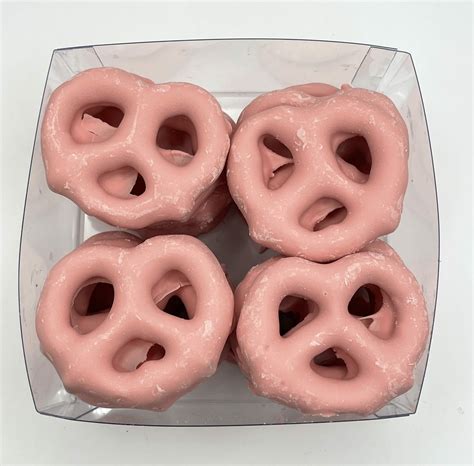 Strawberry Yogurt Pretzels Gift Box – NaperNuts & Sweets